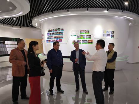 说明: E:\2010-2019年度主要工作\2019年工作\20191212 校长去广州校友会\20191212 校长去广州校友会合照\IMG_20191213_171107.jpg